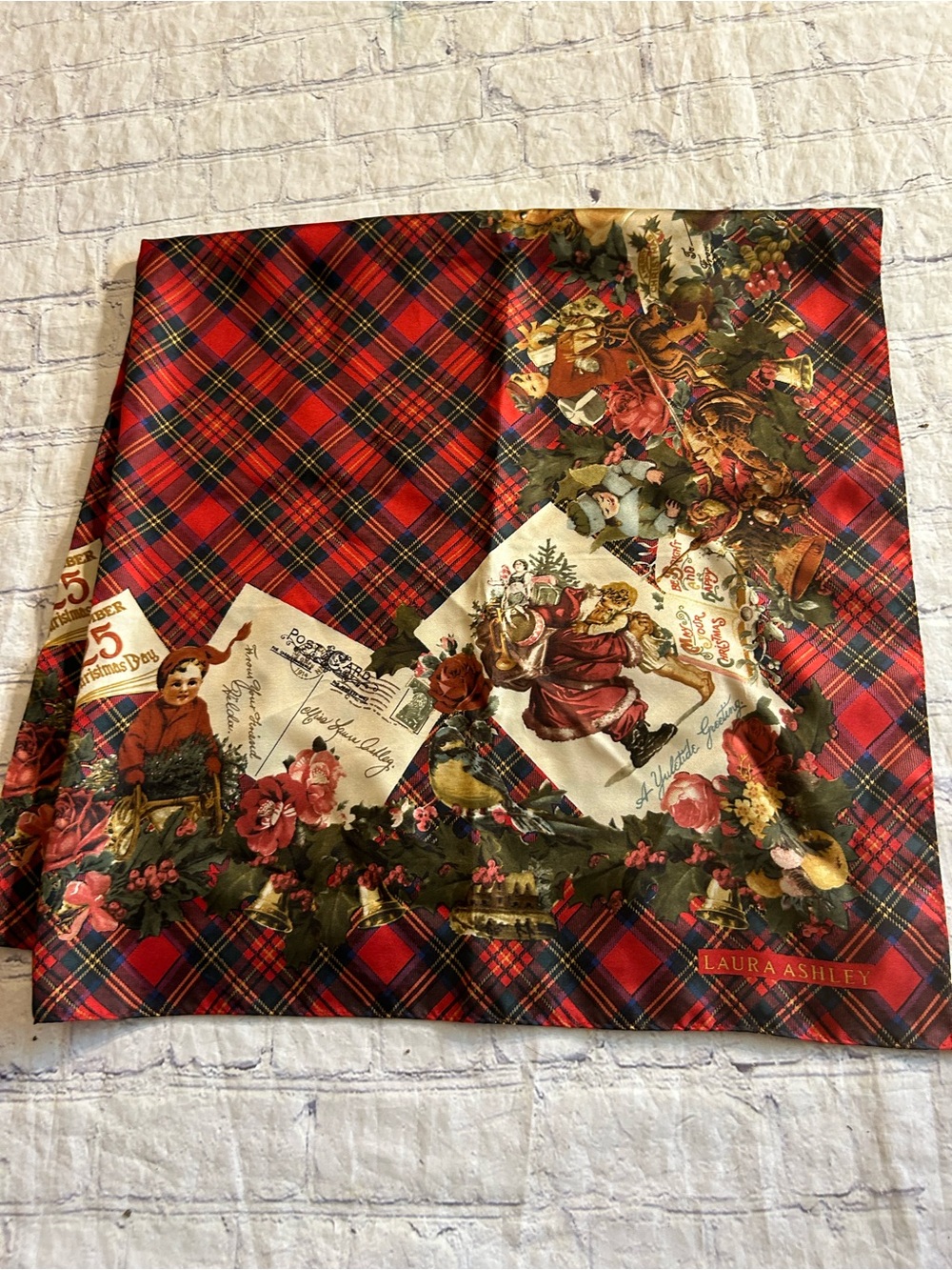 LAURA ASHLEY VTG SANTA CLAUS OVER RED TARTAN PLAID BACKGROUND SCARF SILK - Picture 8 of 10